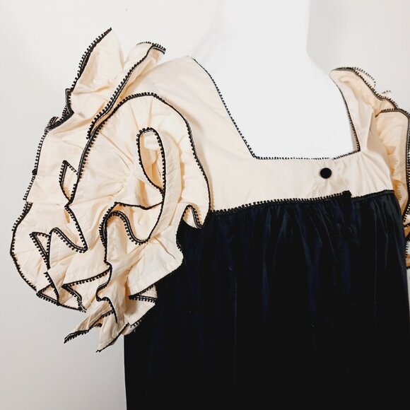 Entro NWT Medium Manhattan Chic Dress, Black W/ Cream Oversized Ruffled Sleeves - Picture 6 of 16